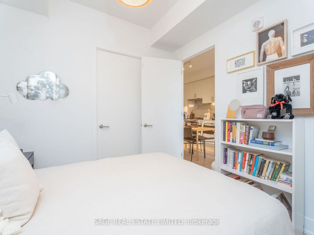 404 - 1331 Queen St E