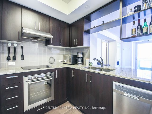 1910 - 255 Village Green Sq