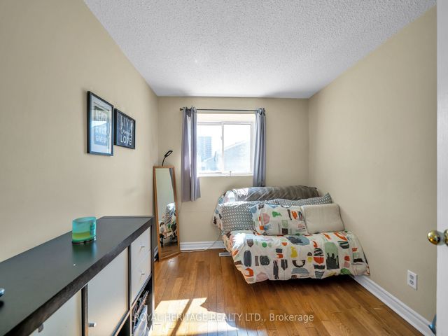 194 - 41 Collinsgrove Rd