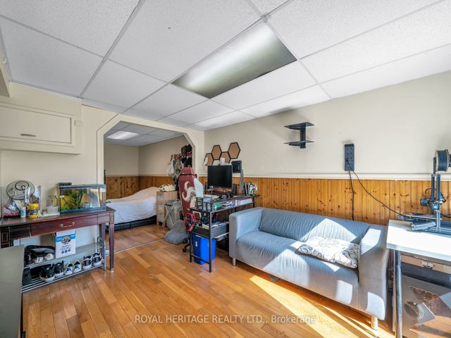 194 - 41 Collinsgrove Rd