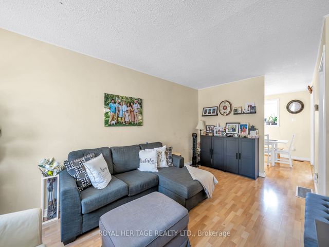 194 - 41 Collinsgrove Rd