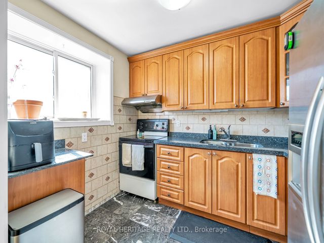194 - 41 Collinsgrove Rd