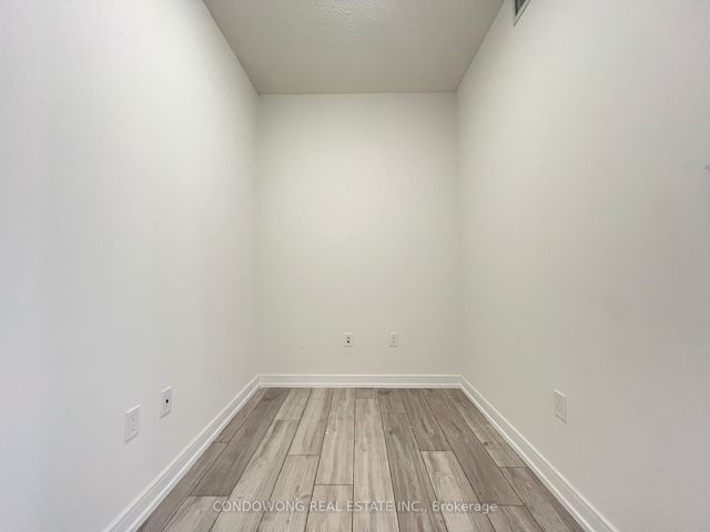 2601 - 225 Village Green Sq