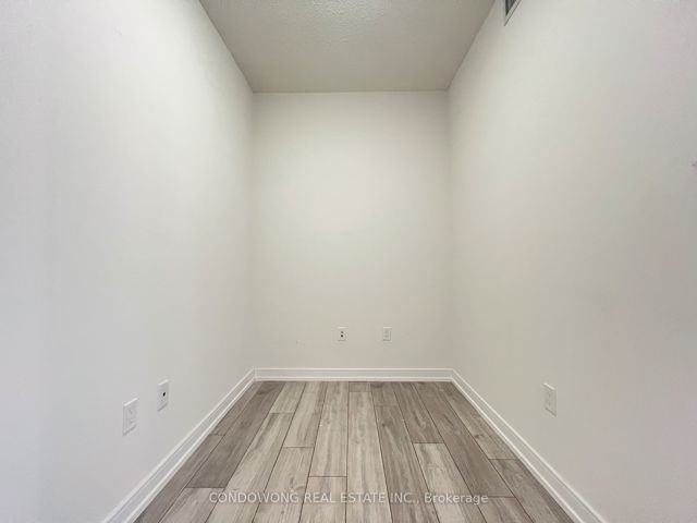 2601 - 225 Village Green Sq