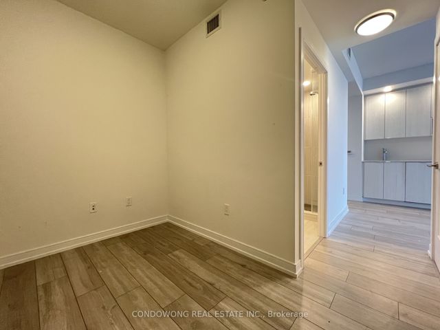2601 - 225 Village Green Sq