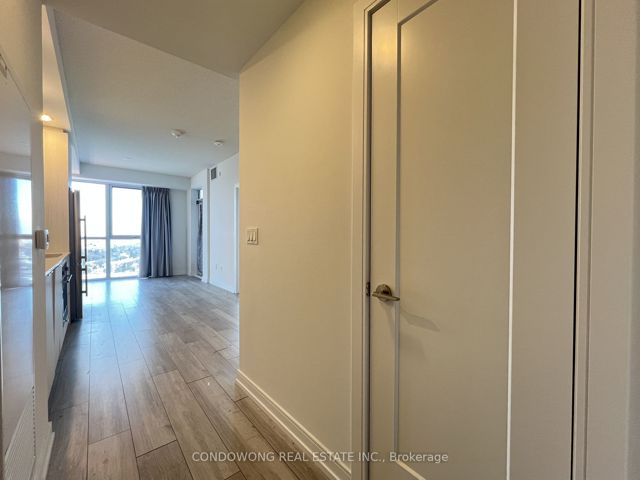 2601 - 225 Village Green Sq