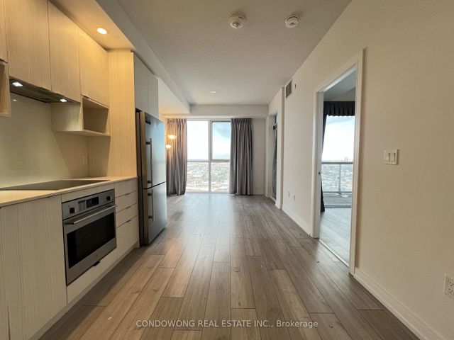 2601 - 225 Village Green Sq