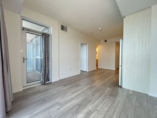 2601 - 225 Village Green Sq