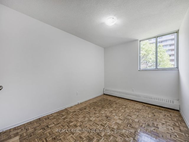 412 - 5 Glamorgan Ave
