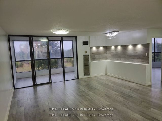 409 - 8 Silverbell Grve