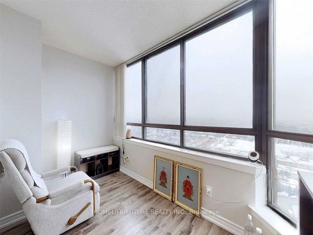 2028 - 75 Bamburgh Circ