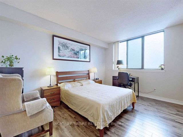 2028 - 75 Bamburgh Circ