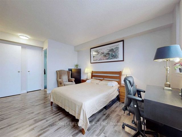2028 - 75 Bamburgh Circ