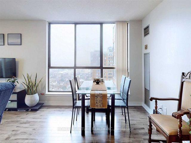 2028 - 75 Bamburgh Circ