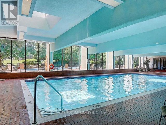 2028 - 75 Bamburgh Circ