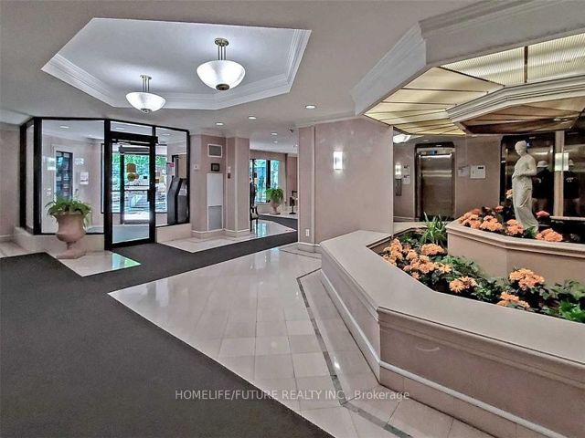 2028 - 75 Bamburgh Circ