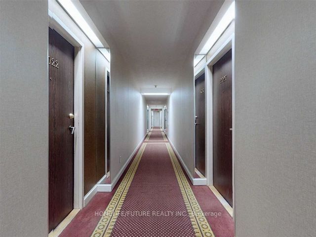 2028 - 75 Bamburgh Circ