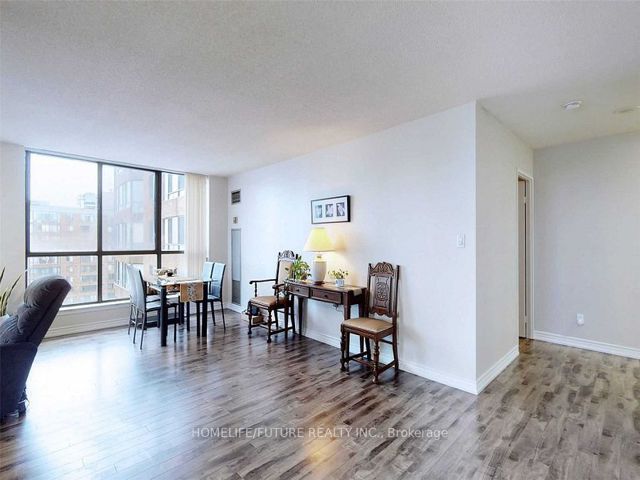 2028 - 75 Bamburgh Circ