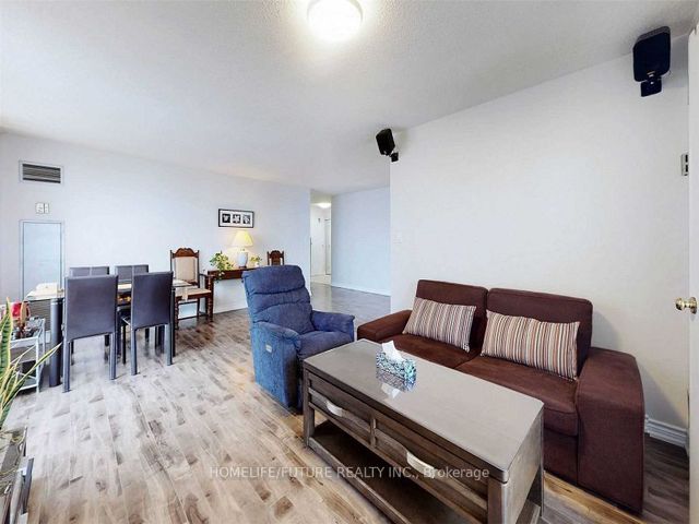 2028 - 75 Bamburgh Circ
