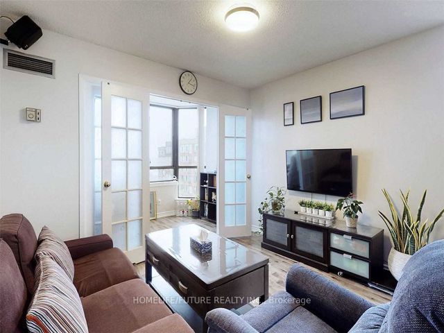 2028 - 75 Bamburgh Circ
