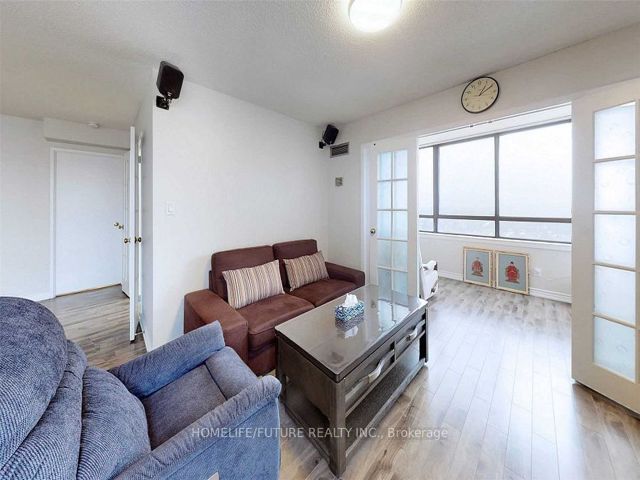 2028 - 75 Bamburgh Circ