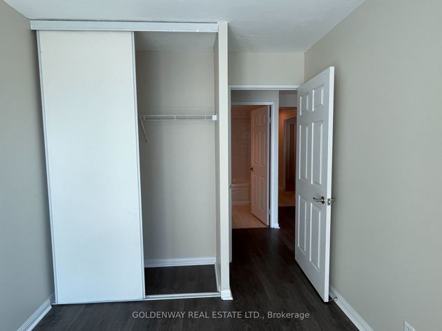 2011 - 18 Lee Centre Dr