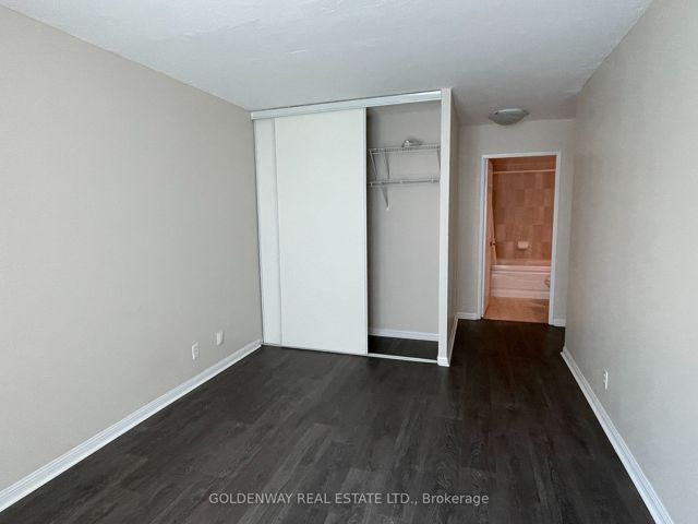 2011 - 18 Lee Centre Dr
