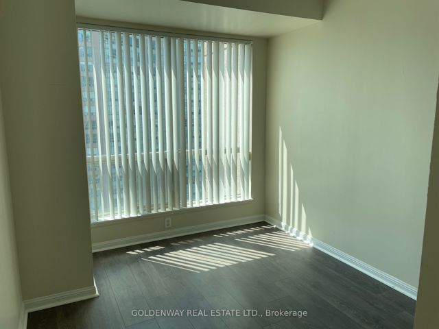 2011 - 18 Lee Centre Dr