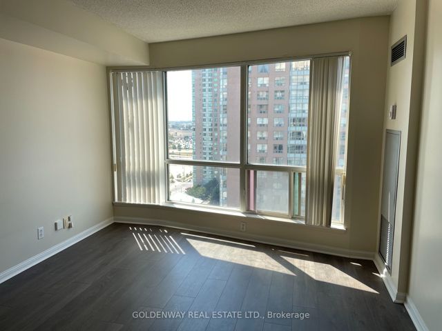 2011 - 18 Lee Centre Dr