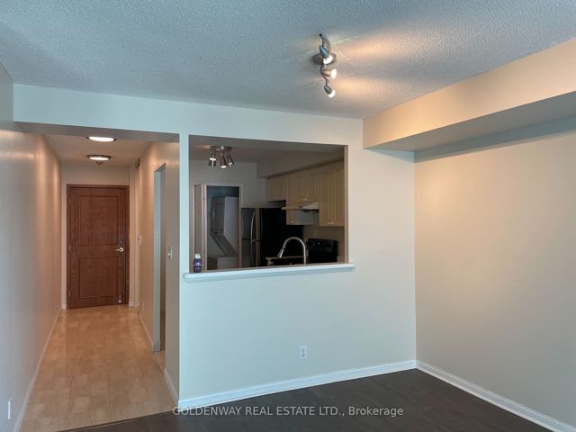 2011 - 18 Lee Centre Dr