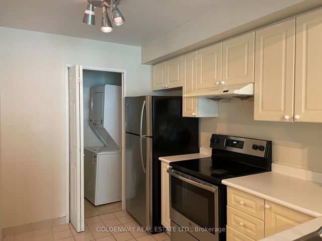 2011 - 18 Lee Centre Dr