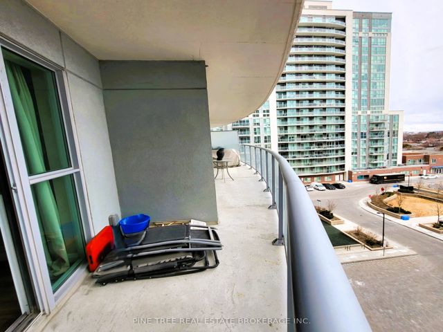 701 - 2150 Lawrence Ave E