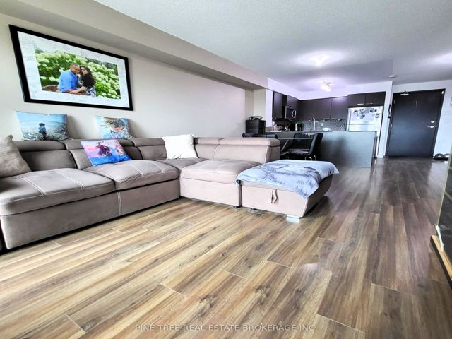 701 - 2150 Lawrence Ave E