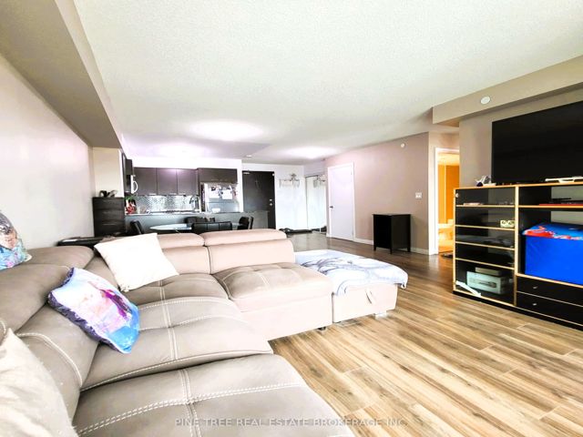 701 - 2150 Lawrence Ave E