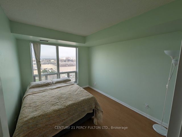 1210 - 11 Lee Centre Dr