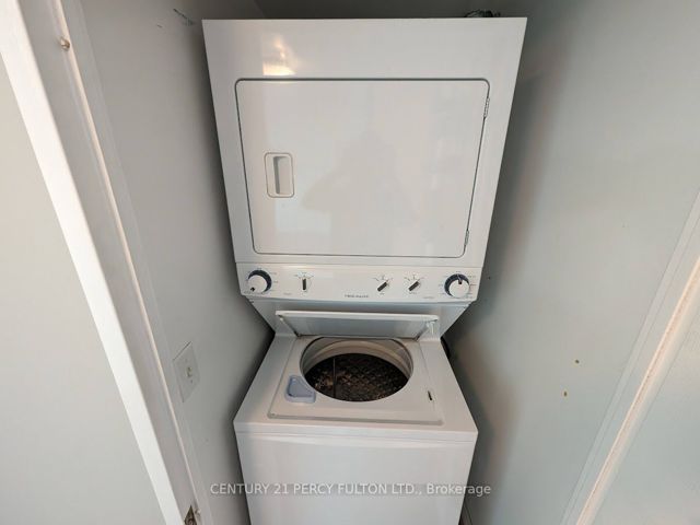 1210 - 11 Lee Centre Dr