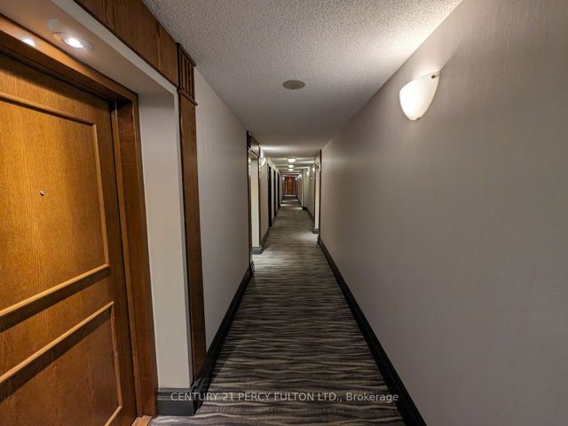 1210 - 11 Lee Centre Dr