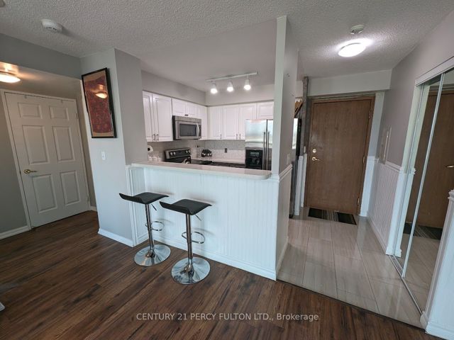 1210 - 11 Lee Centre Dr