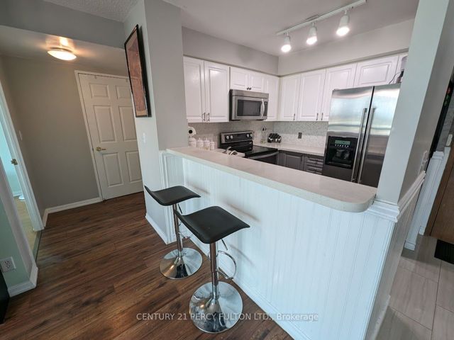 1210 - 11 Lee Centre Dr