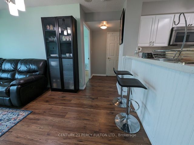 1210 - 11 Lee Centre Dr