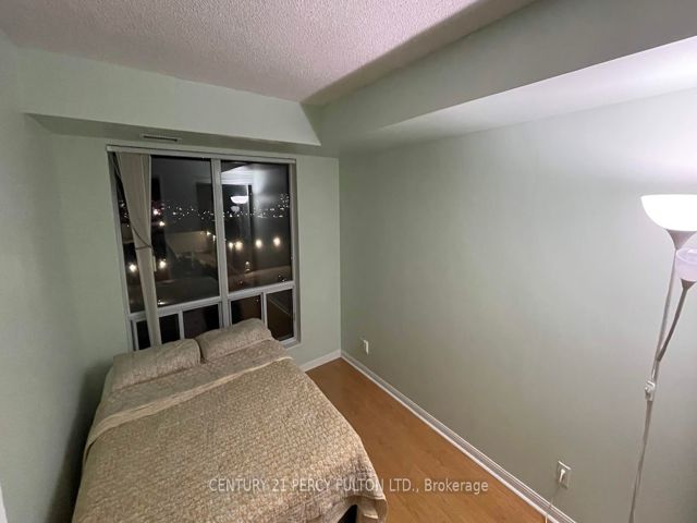 1210 - 11 Lee Centre Dr
