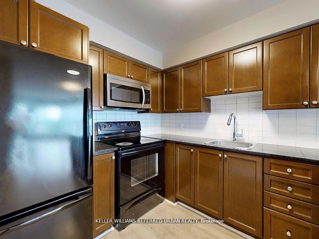 1609 - 125 Village Green Sq