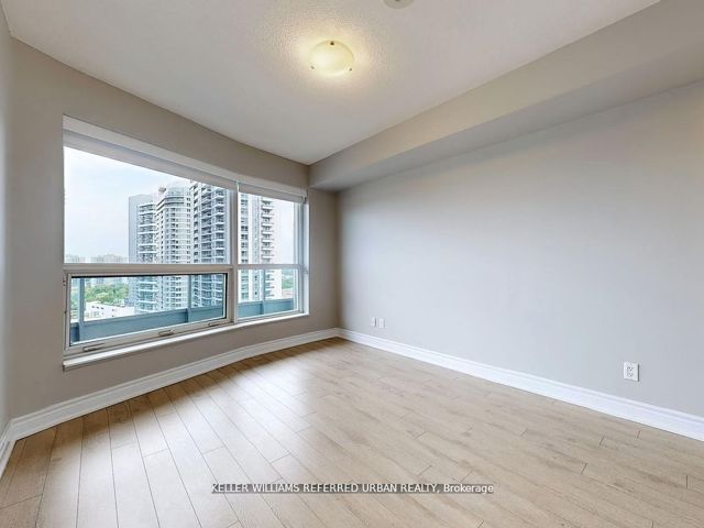 1609 - 125 Village Green Sq
