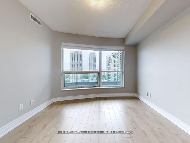 1609 - 125 Village Green Sq