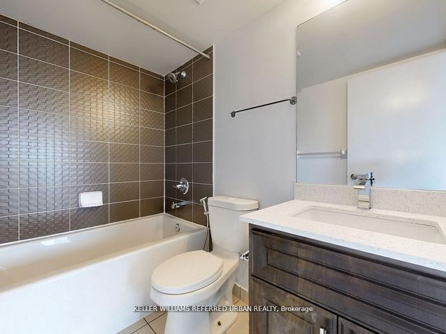 1609 - 125 Village Green Sq