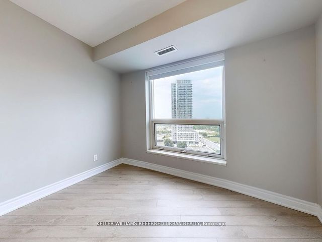 1609 - 125 Village Green Sq