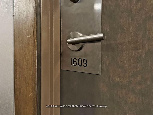 1609 - 125 Village Green Sq