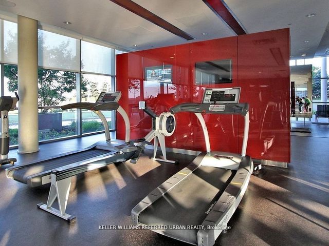 1609 - 125 Village Green Sq