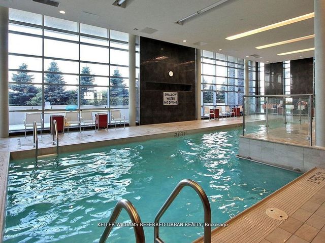 1609 - 125 Village Green Sq