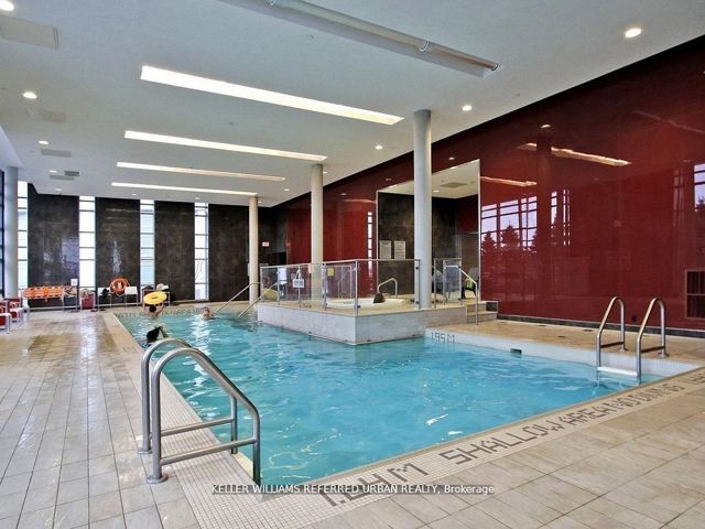 1609 - 125 Village Green Sq